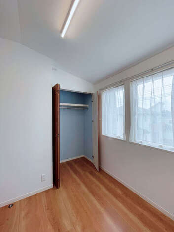 勾配天井が開放感と心地よさを創出する子ども部屋