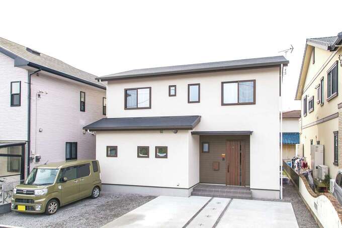 街の景観に溶け込んだ、飽きのこないシンプル＆モダンな外観デザイン