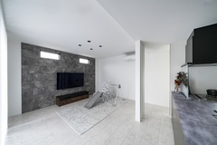 質感が映えるシンプルな暮らし