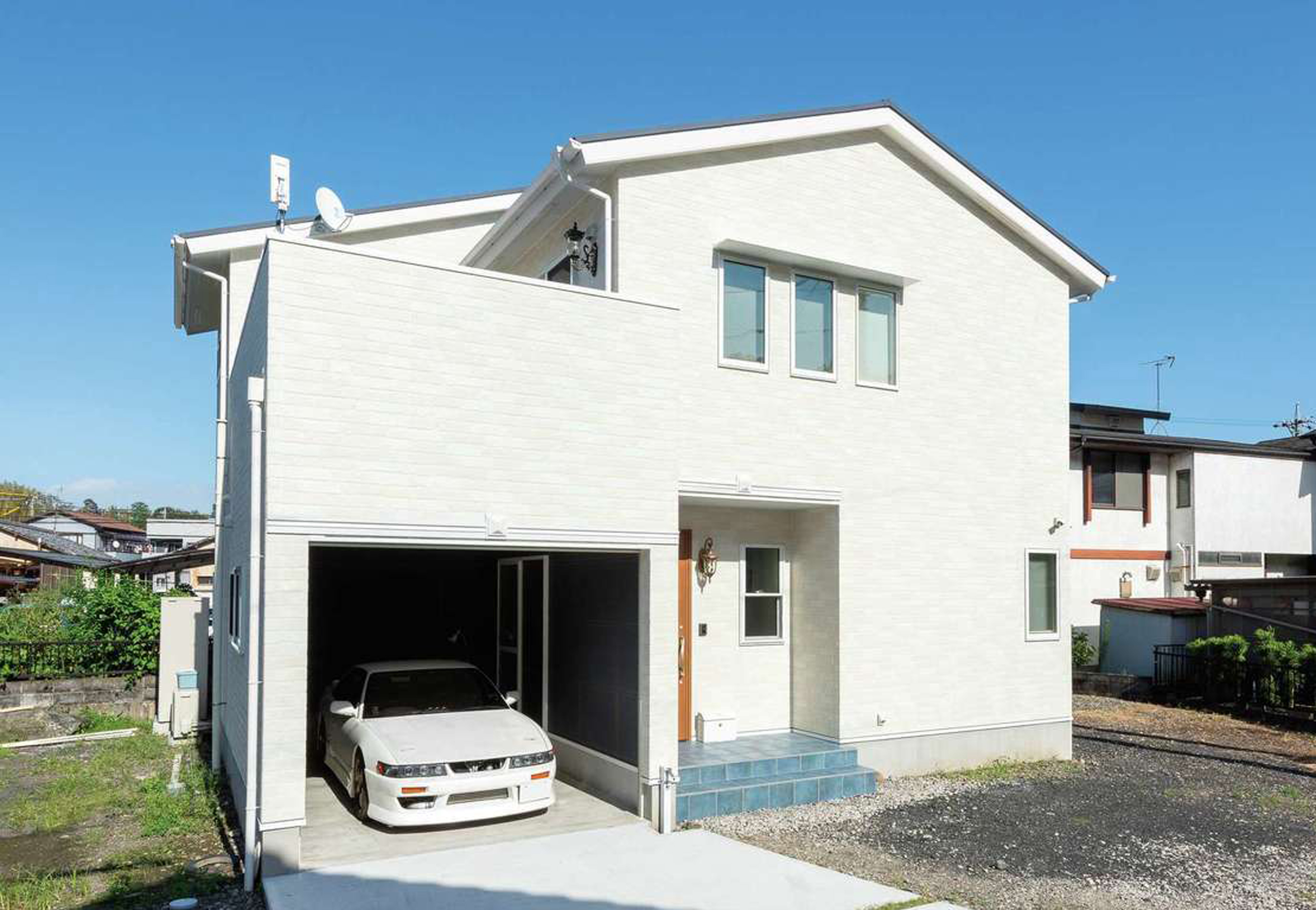 F.Bird HOUSE（袴田工務店）【輸入住宅、間取り、ガレージ】ご主人の愛車が息をひそめるインナーガレージ。もちろん室内と直結