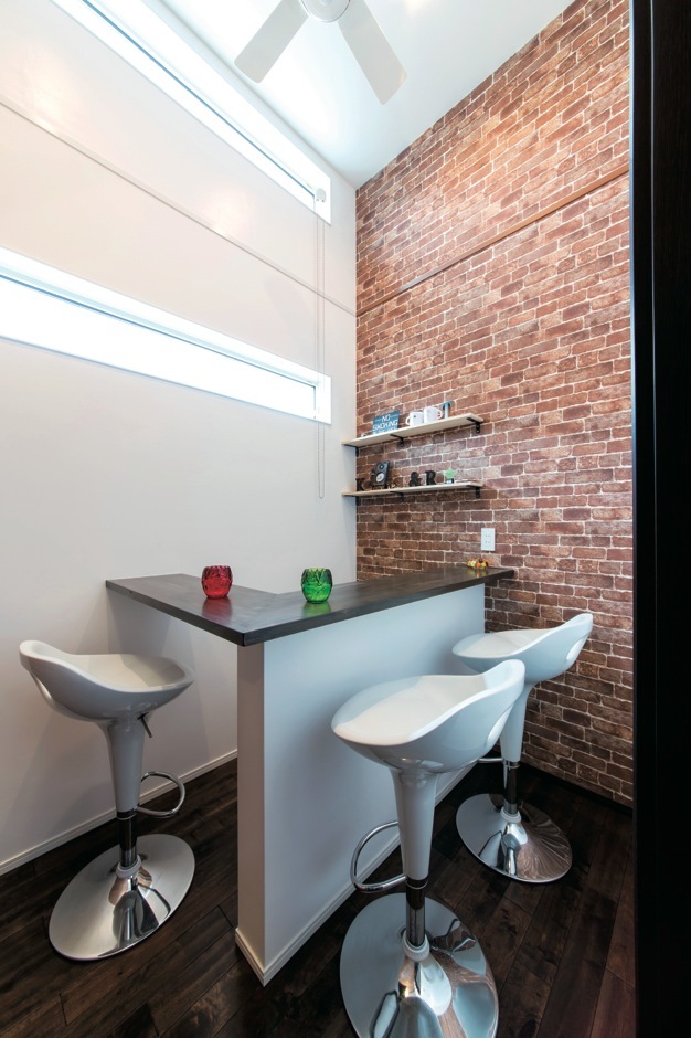 友人とお酒を飲んだり、休日のランチを家族と楽しんだり。いつもと気分を変えたい時に大活躍するバールーム