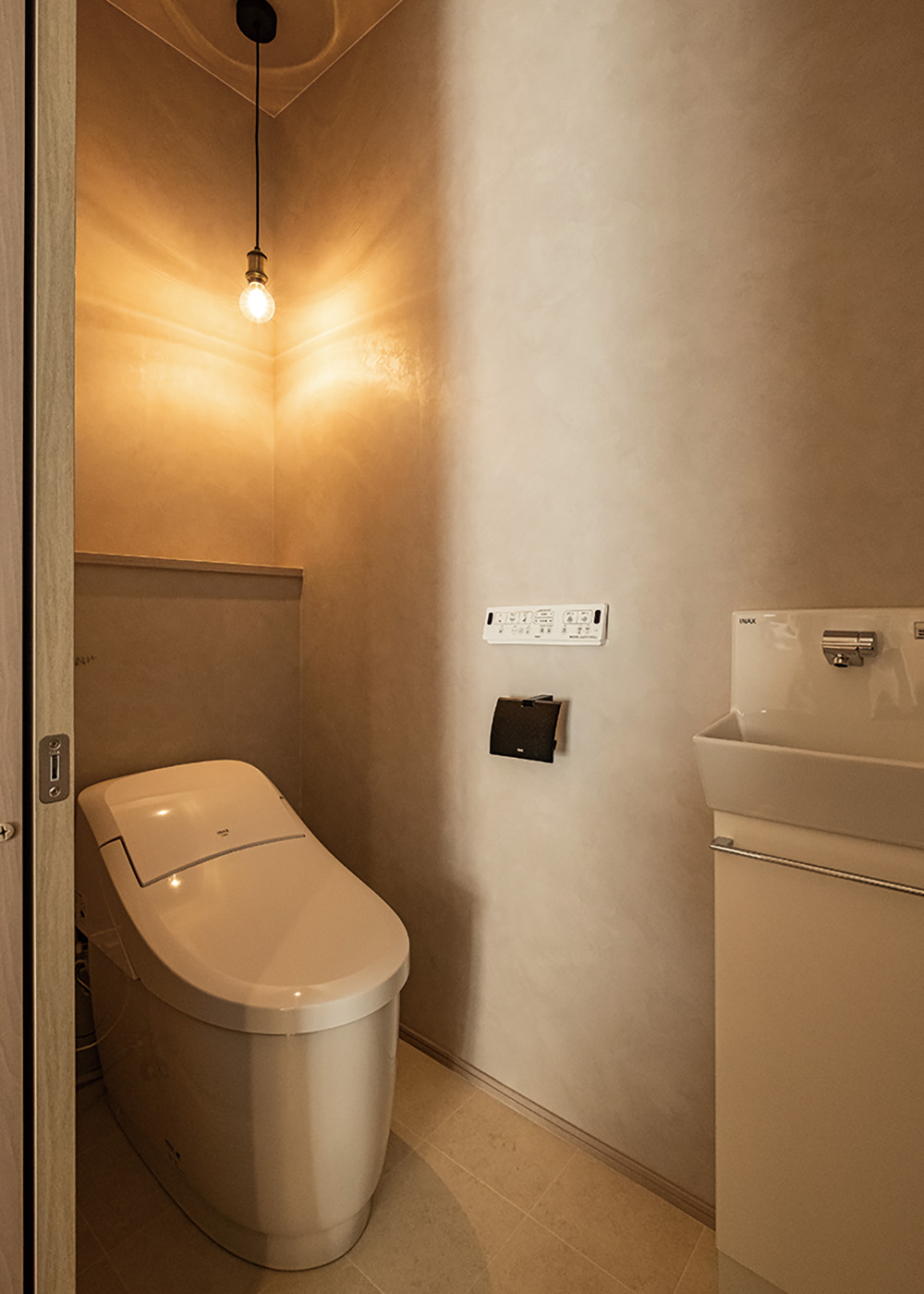 イデキョウホーム【富士市長通72-1・モデルハウス】全館空調システムにより、トイレや浴室まで同じ温度をキープ。冬のヒートショックや夏の熱中症から身を守ってくれる