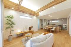 20畳超えLDKと家事ラク動線に注目。1階で暮らしが完結する平屋ライクな家