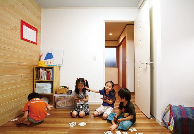 念願のマイルームが持てたので子ども達も大喜び。いつも近所の友達が集い賑やかな笑い声が響き渡る