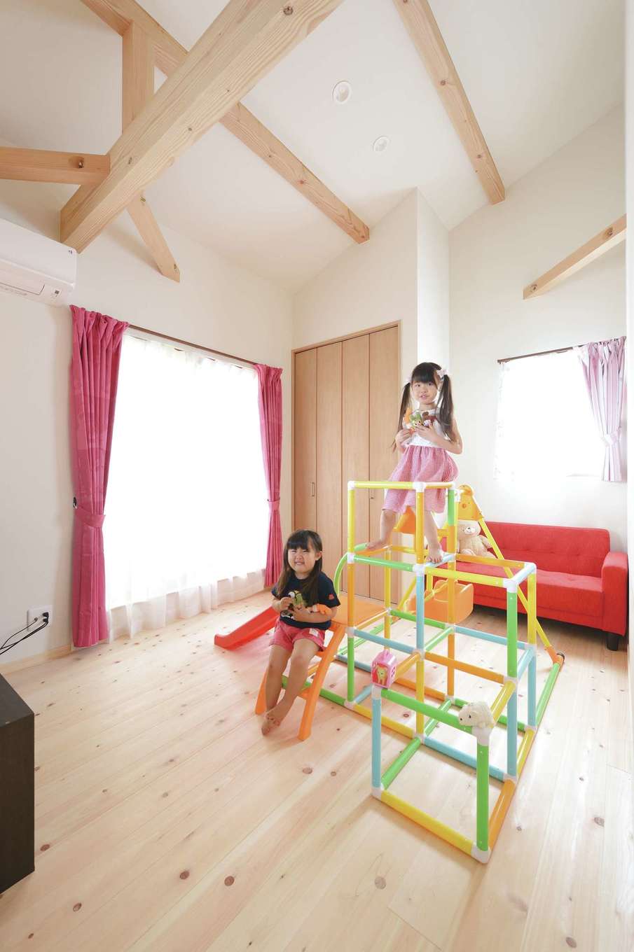 福工房【デザイン住宅、子育て、自然素材】子ども部屋の1つは当面区切らずオープンに使用
