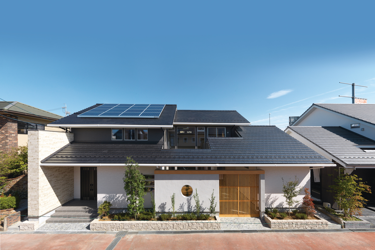 開放感満点！吹抜けが魅力の自然素材住宅