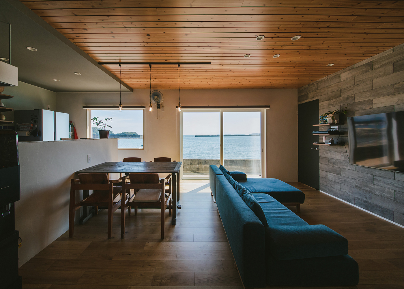 ナイスホーム【デザイン住宅、間取り、平屋】水平線が見えるリビング