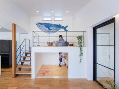 くじらが住む石壁の平屋