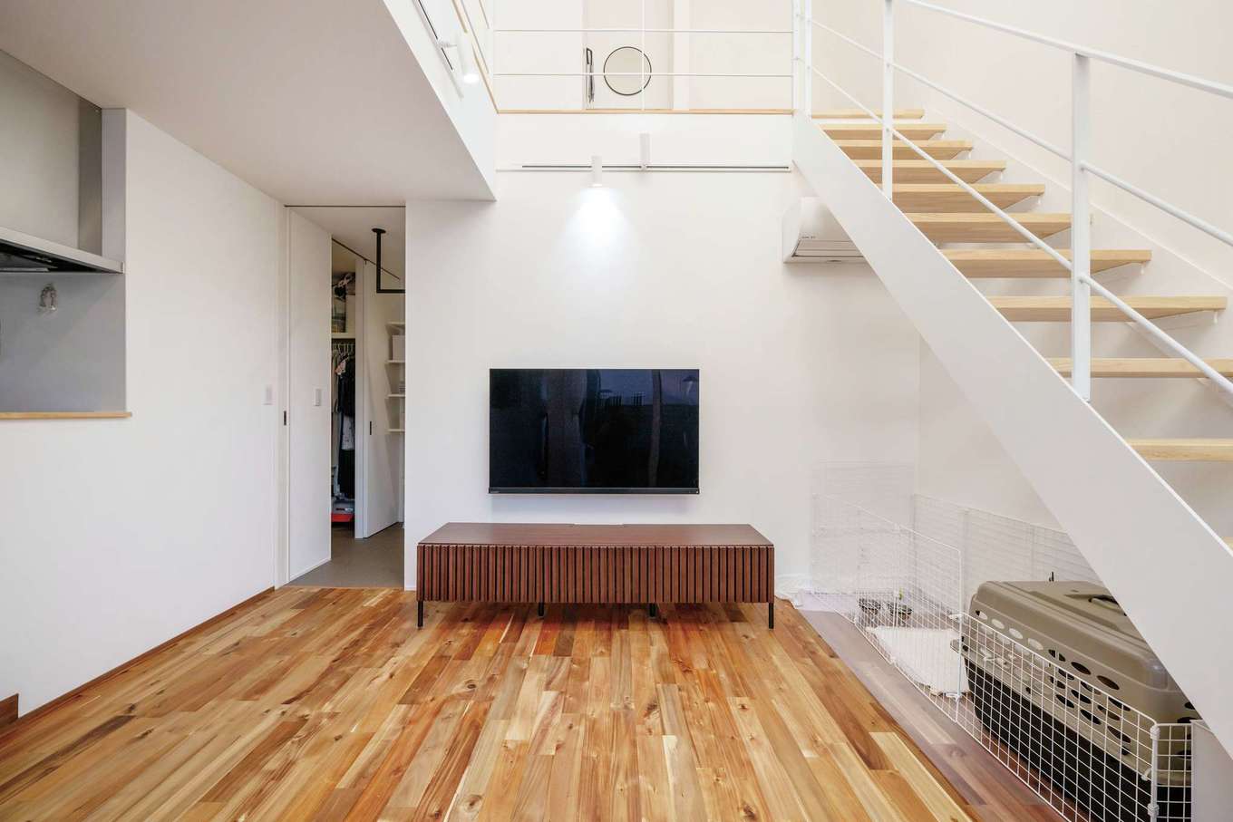 ハウスプラン（R＋house沼津・富士）【デザイン住宅、省エネ、建築家】水回りにもアクセスしやすいLDK。平屋感覚で暮らせる間取りもこだわりのポイント