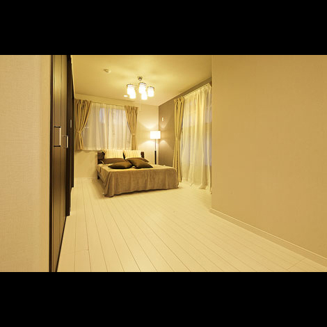 寝室は雰囲気を変えてスタイリッシュに