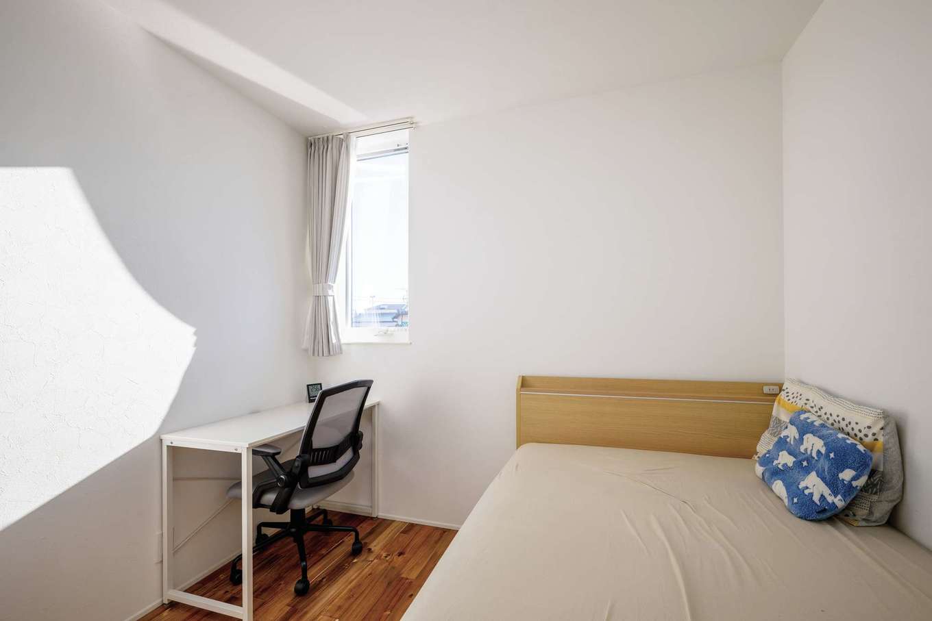 ハウスプラン（R＋house沼津・富士）【デザイン住宅、省エネ、建築家】子ども部屋は4.5畳とコンパクトに。家族が自然とリビングに集まる工夫