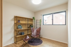 明るさと落ち着きを兼ね備えた空間。