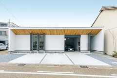 中庭を囲む開放的な平屋の住まい