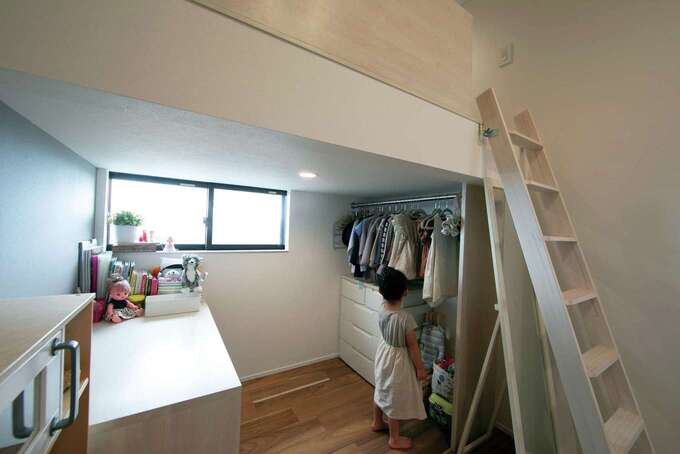 子ども部屋はあえて狭くして、ロフトベッドを造作。将来的にも無駄な空間にならない