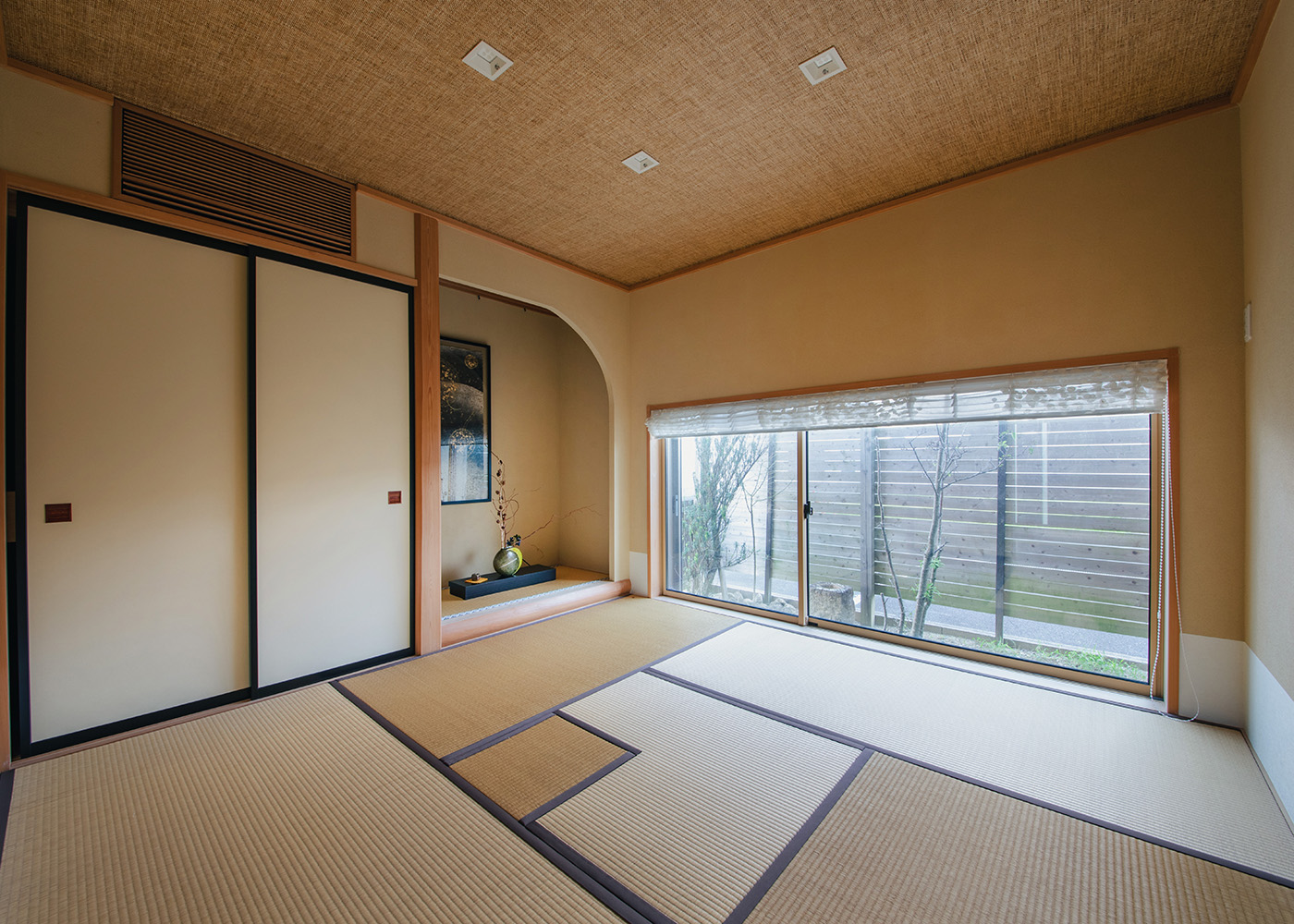 エフエフ住宅【掛川市細田293・モデルハウス】茶室は玄関脇なので、帰宅後の着替えスペースとしても活用できて便利