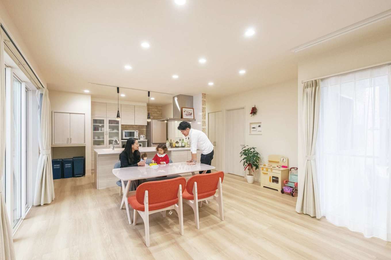 アフターホーム【1000万円台、デザイン住宅、子育て】「今は子どもが走り回れるインテリアにしています。今後はソファを置いて、子どもの成長に合わせたアレンジも楽しんでいきたい」とＳさん