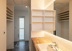 洗濯物の「洗う」「干す」「畳む」をここで完結することで、時間を有効に使うことができる。移動時間や立ちっぱなしの時間を減らし、身体への負担と家事ストレスを軽減