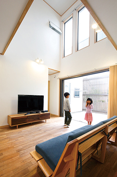 S邸では蓄熱式電気暖房器を。冬は優れた気密・断熱性と相まって建物全体がクリーンにあたたまる