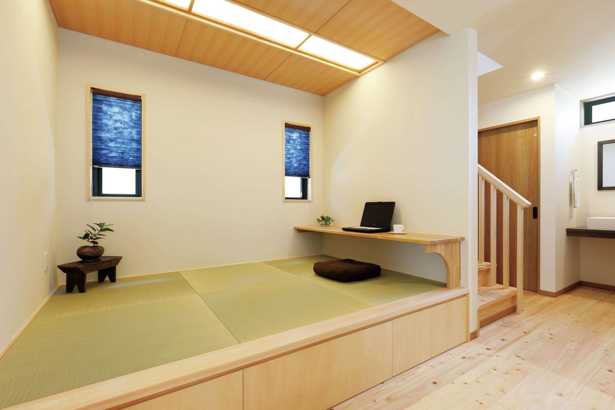 フジモクの家（富士木材）【デザイン住宅、収納力、自然素材】小上がりの畳コーナーは夫婦の一番のお気に入り。下は大容量の収納スペース