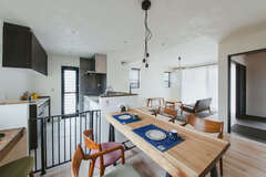 部屋全体を見渡せるキッチン