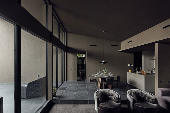 平屋建築ブルーハウス 上質な空間と2つのサウナが心を潤すリゾートな平屋 画像16