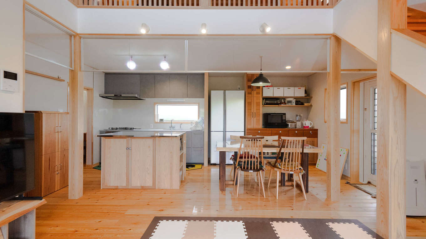 瀧口建設【和風、自然素材、平屋】内装に合う木製テーブルや椅子をセレクト