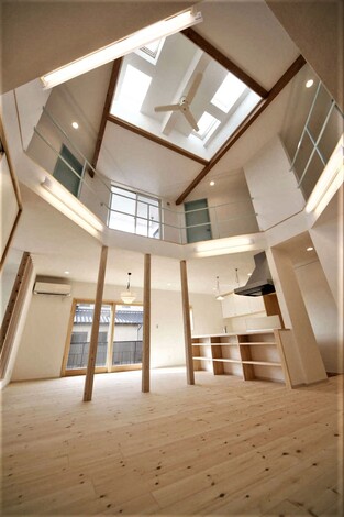 平屋建築ブルーハウス【子育て、自然素材、間取り】