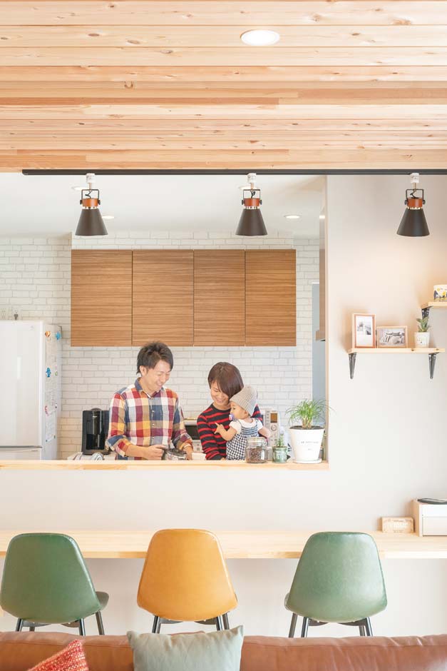 福工房【子育て、自然素材、間取り】カウンターと棚を造作してもらい、カフェ風のキッチンが完成