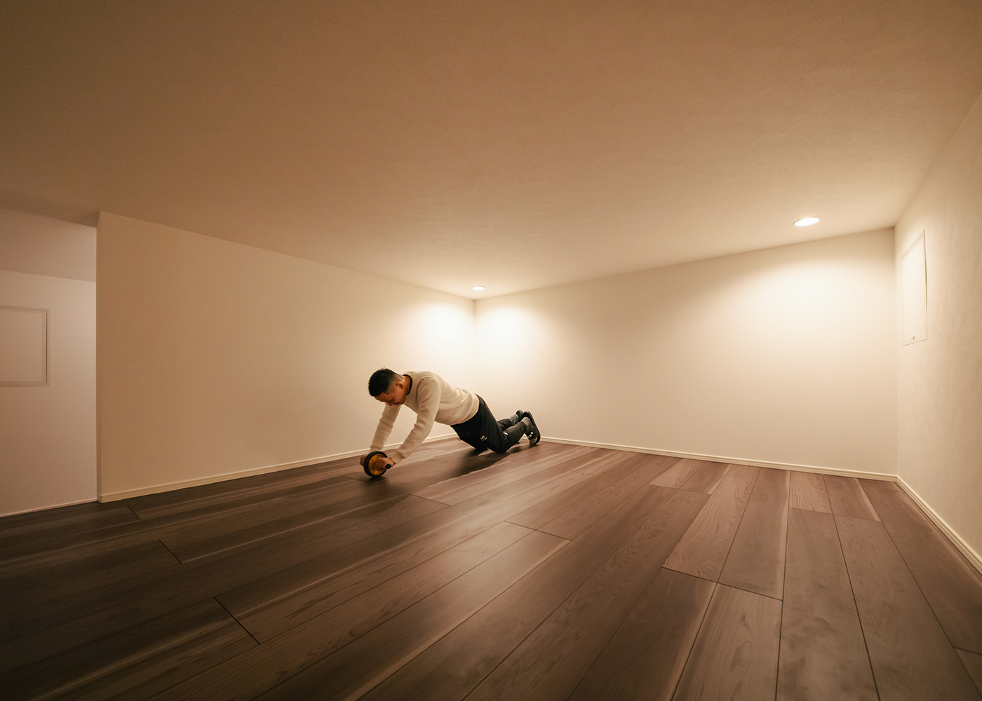 アイ工務店【デザイン住宅、間取り、平屋】7畳の小屋裏空間は収納は勿論のこと、ご主人の筋トレルームや仕事部屋にも使える自由な空間。「子どもたちが友達を呼んで、ここで一緒に映画を楽しむシアタールームもいいですね」とMさんの夢は広がる