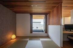 ベランダ、和室、階段ホール、そして軒天へと続く天井は圧巻