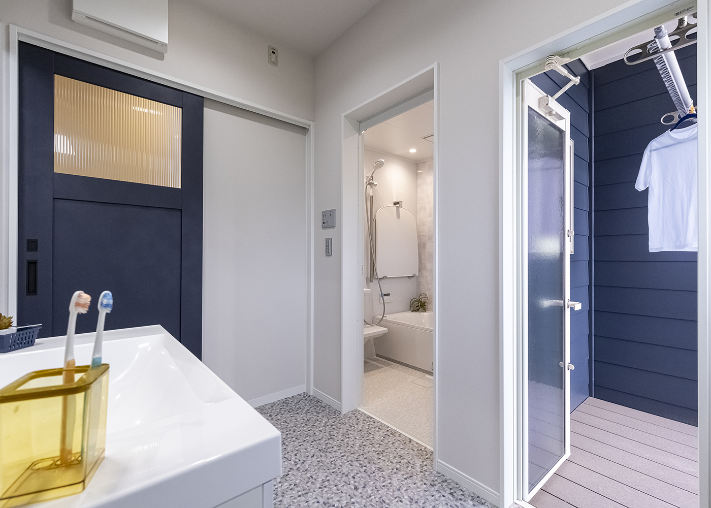 カナメクラフト（かなめ創建）【自然素材、建築家、平屋】ランドリールーム直結の外干し用テラス