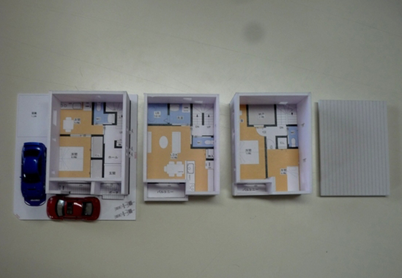 建築システム（狭小住宅専門店）【1000万円台、二世帯住宅、狭小住宅】模型完成！1階は御両親、２～３階は息子さん御家族