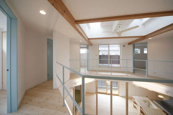 六角形の廊下が2階の各室を繋ぐ。プライバシーを確保しつつ、家族のコミュニケーションも配慮されている