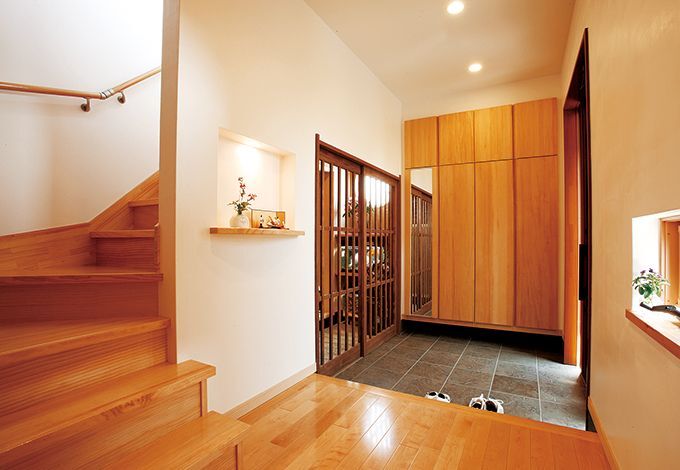 あえてリビングを通らずに玄関から和室、2階へ直接行けるようにした