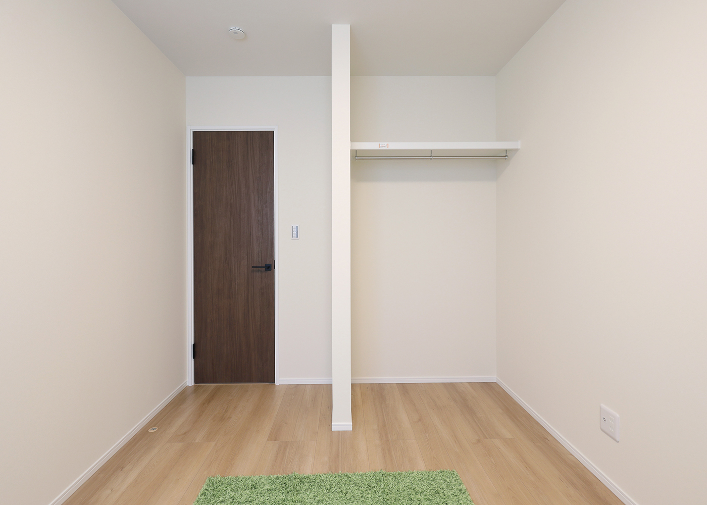 丸昇彦坂建設【デザイン住宅、和風、間取り】子ども部屋は、収納の建具を無くしたスッキリとした間取り