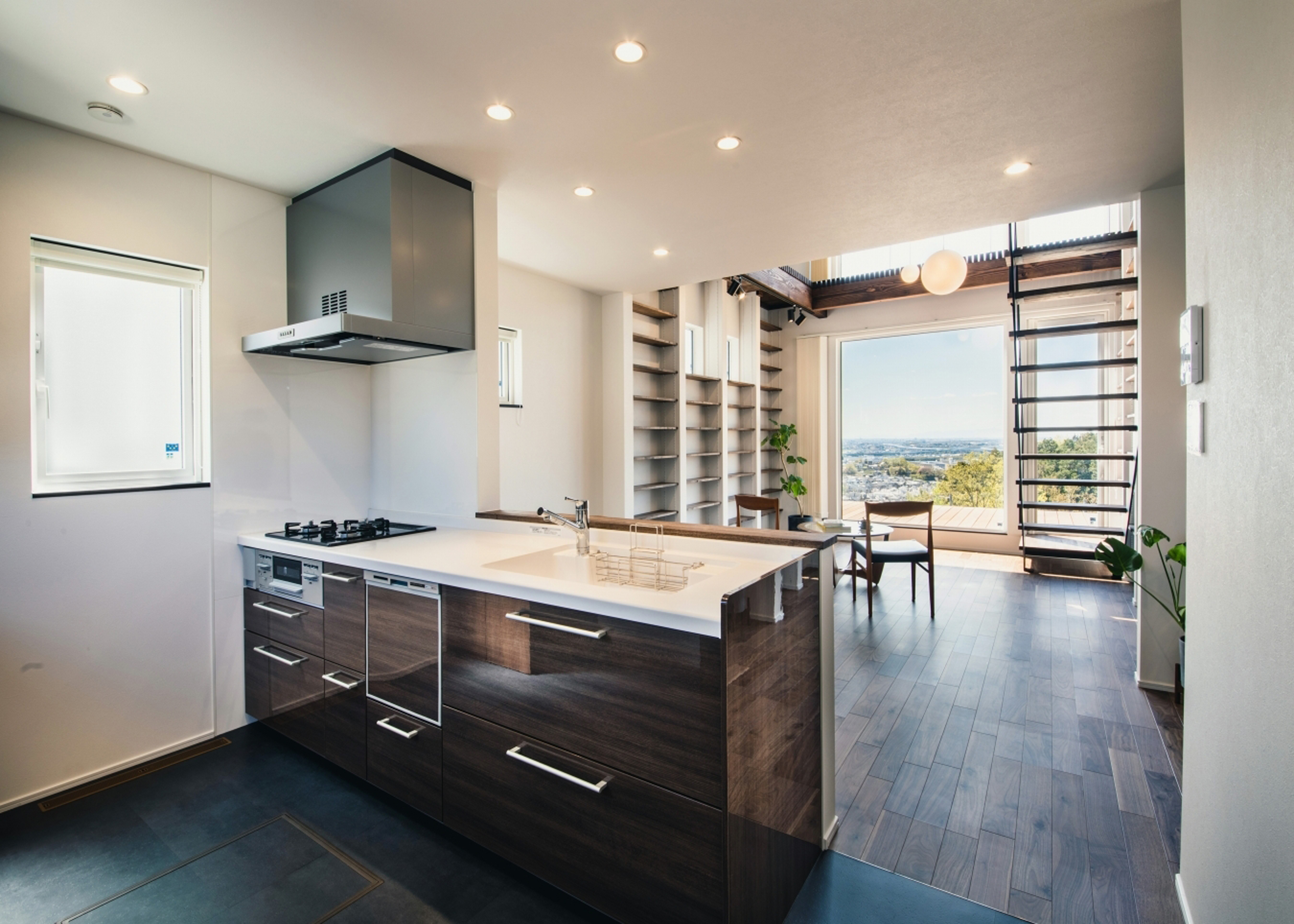 小幡建設【デザイン住宅、収納力、趣味】キッチンからの眺望は抜群