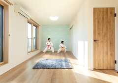 子ども室も空手の型の練習、ミット打ちや蹴り練習に最適だ。「家のどこかにサンドバッグをつるす予定です」とご主人