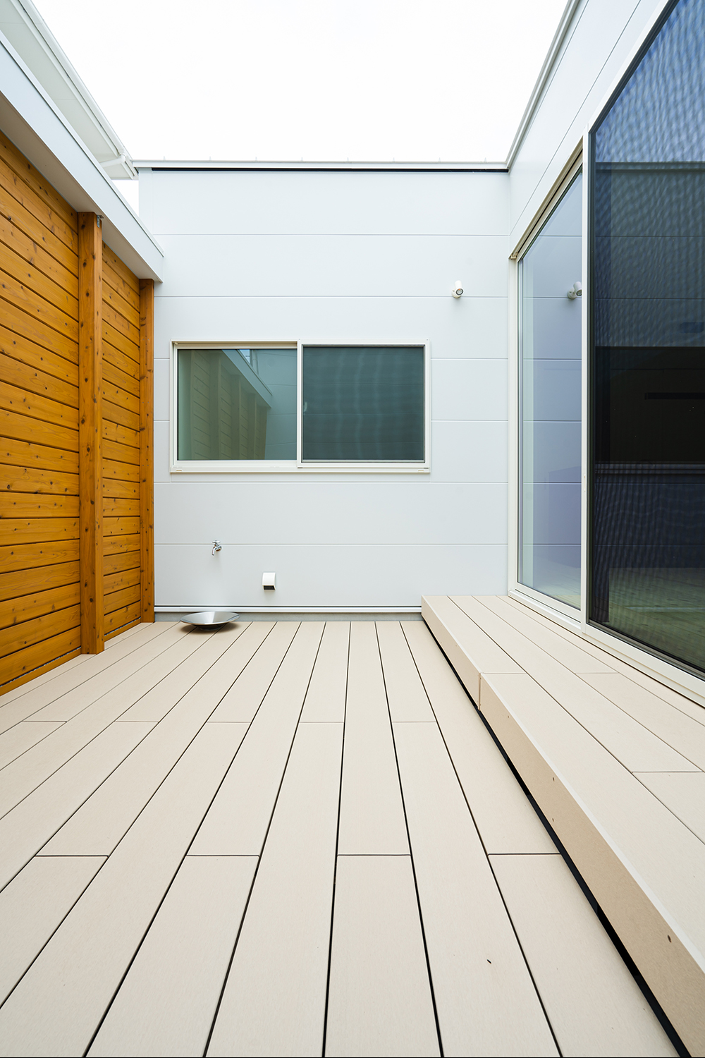 ETERNITY（エタニティ)　SIMPLE NOTE 浜松東【デザイン住宅、建築家、ガレージ】中庭のおかげでカーテンのいらない暮らしが叶う