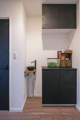 玄関ホールの手洗いコーナー。子どもが手を洗う習慣が身につく