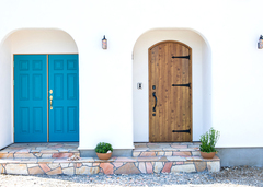 扉のデザインも玄関ポーチのタイルもこだわってセレクトした