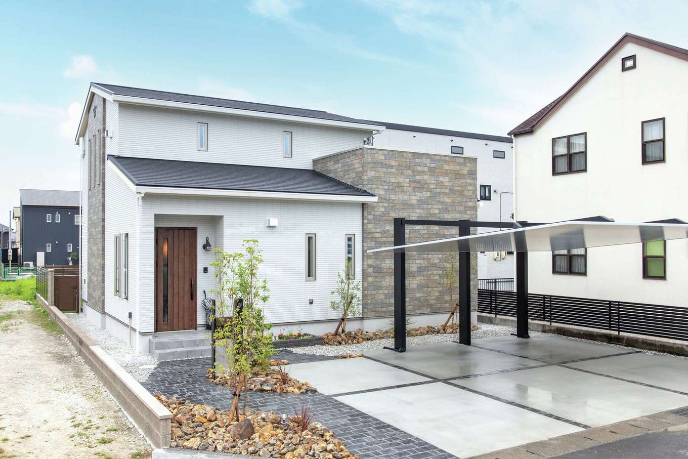 静鉄ホームズ【デザイン住宅、省エネ、間取り】外壁は高性能のALCがベース。側面の妻飾りもこだわり