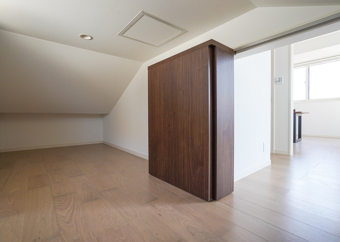 ミサワホーム甲信【デザイン住宅、収納力、間取り】リビング隣接の「小屋KURA」は、季節ものなどがしまえる大容量の収納スペース