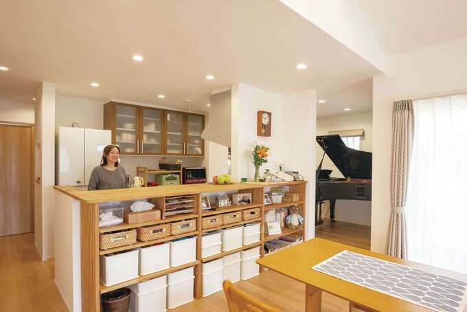 家族の気配を感じられるキッチン。「エネファーム」搭載で、お湯を沸かしながら発電もできる