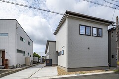 スタイリッシュなインテリアの清潔感あふれる住まい
