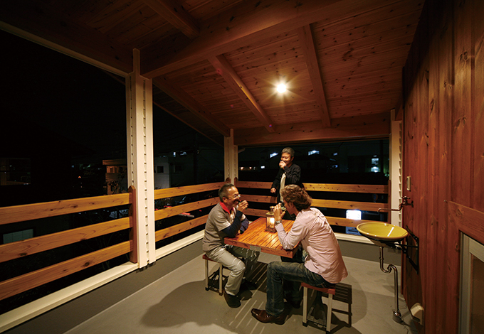 ハンドメイド【浜松市浜名区西美薗276-6・モデルハウス】親しい友人を迎えてインナーバルコニーでプチパーティー