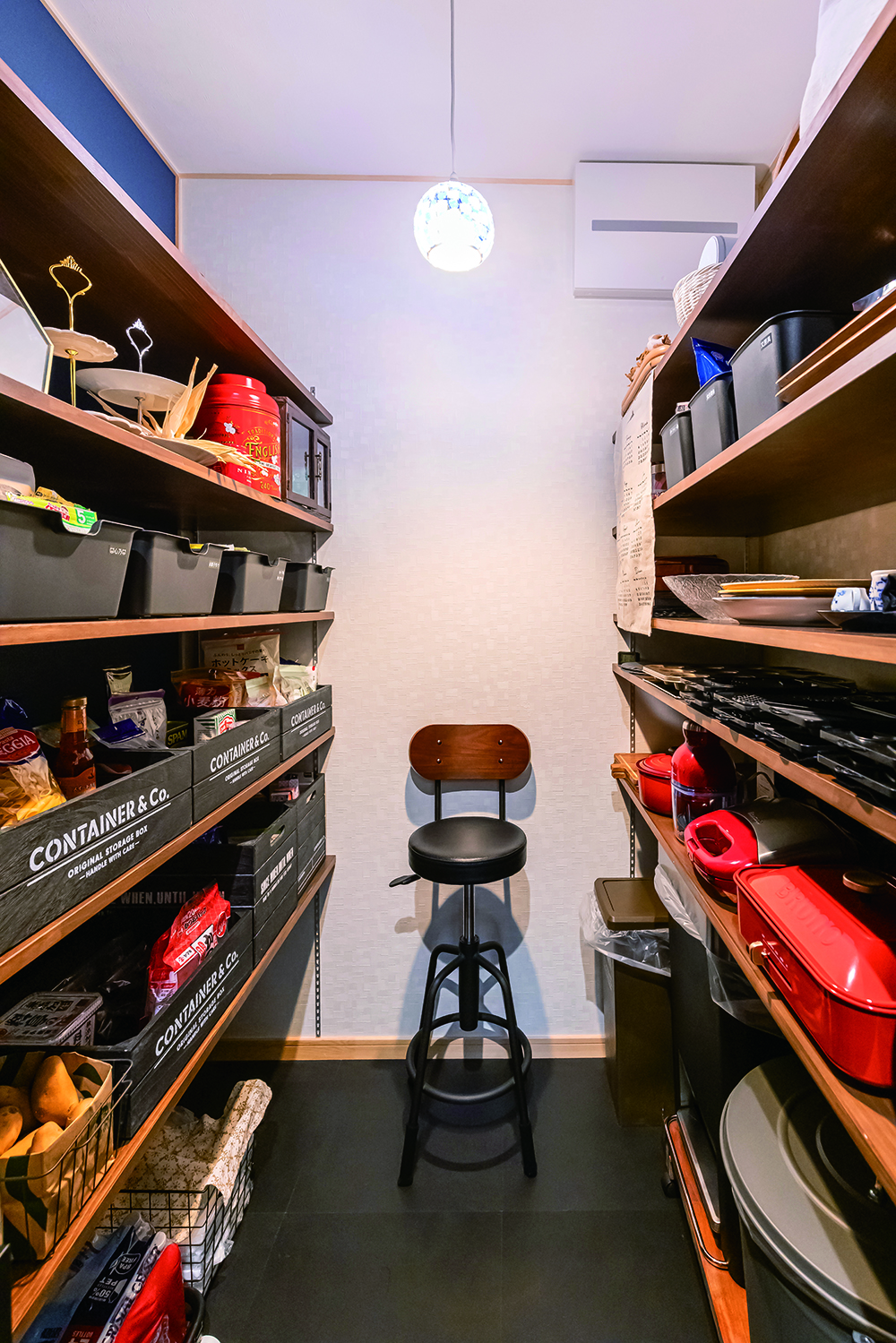 瀧口建設｜キッチン奥のパントリー