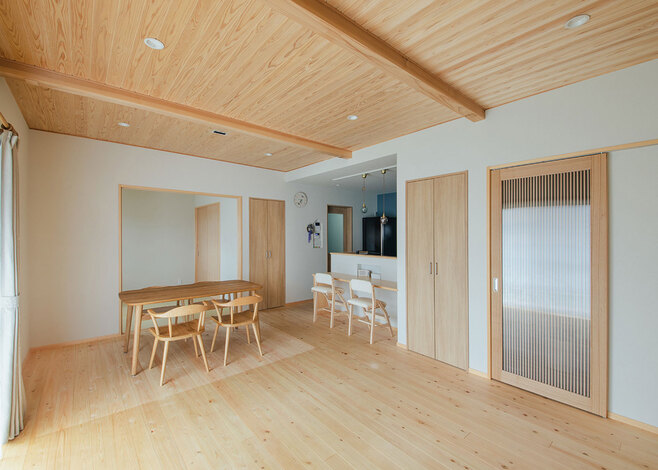 オリジナルの建具が空間にフィットする