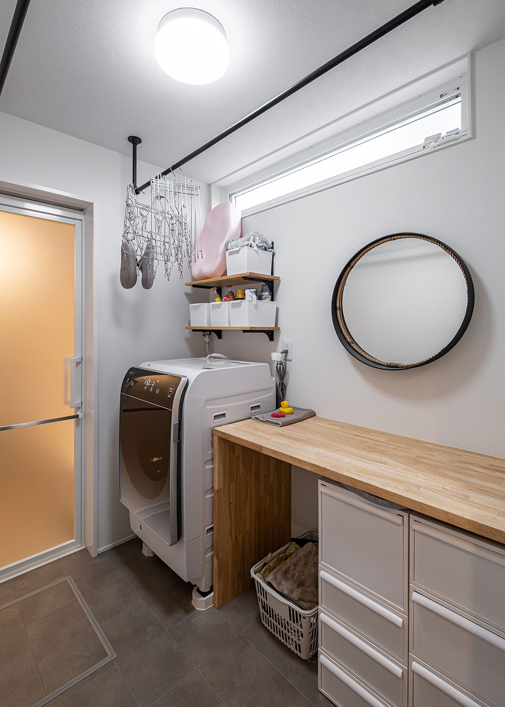 R＋house御殿場（岳南建設）【省エネ、ペット、建築家】ランドリールームを兼ねた脱衣場