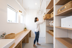 洗濯動線を考えミセスルームとランドリーを一体で設計