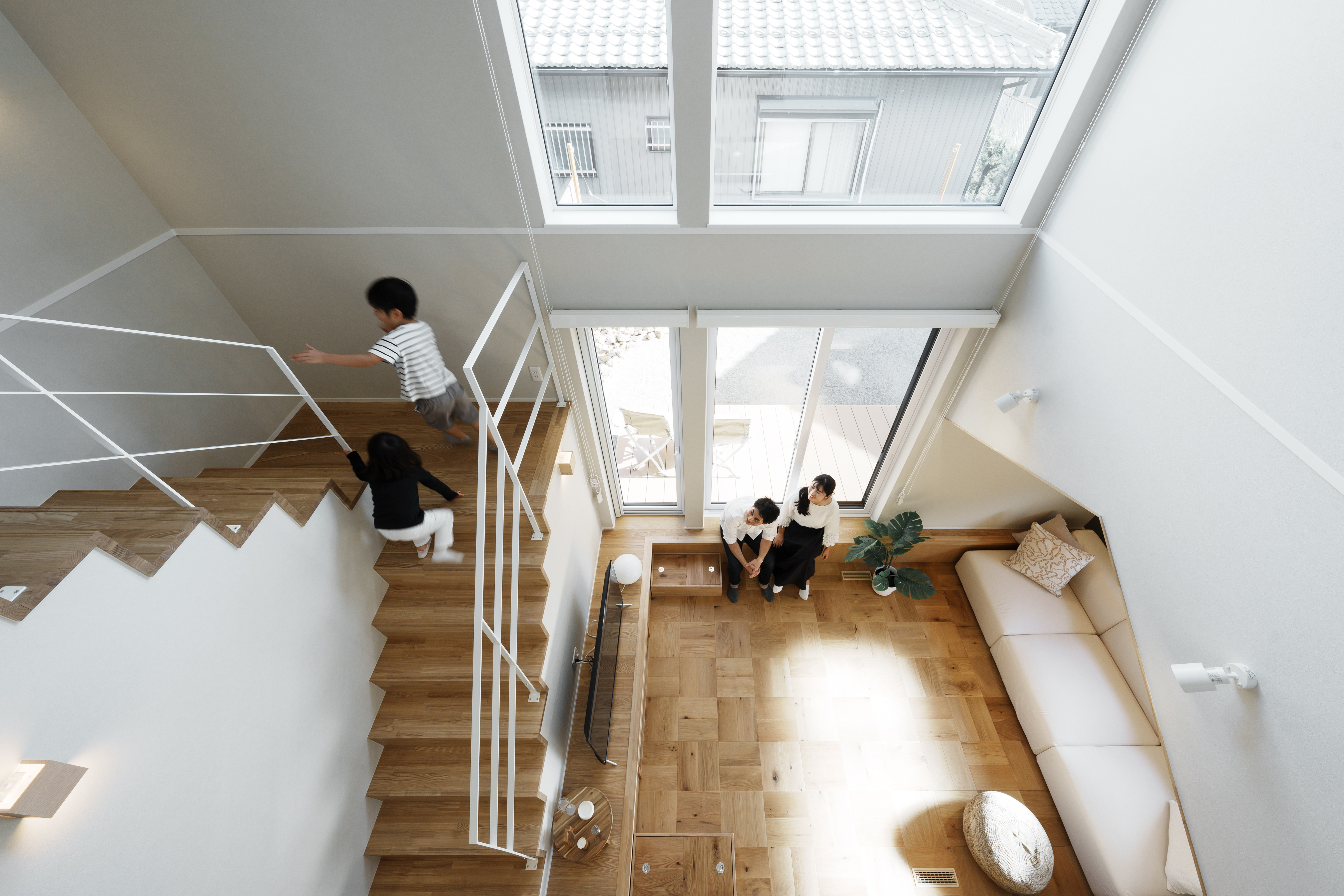 ニッケンホーム｜開放的な空間が好きな人、おこもり感のある空間が好きな人、段差で遊びたい子どもたちetc.
好きなところに座って、好きなところで語り合う…そんな空間が家族の人生を豊かにします。